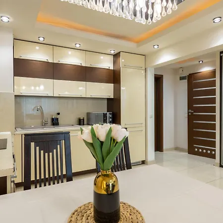 Modern Near Metro Center - Grzybowska 5 * 바르샤바